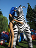 Jana mit aufblasbaren Zebra